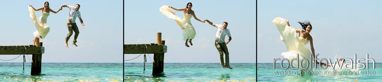 fotos de boda en infinity bay resort- novios saltando al agua-fotografo de bodas roatan