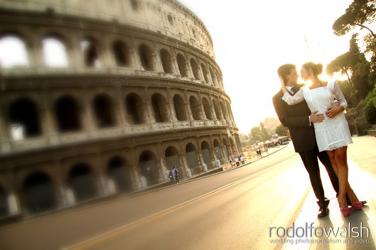 wedding photographer colosseum in rome italy. Rome Italy wedding photographers