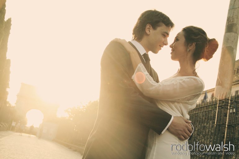 bride and groom with sunset in rome. Rome Italy wedding photographers