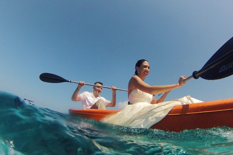 100 (6) Bride and groom in a kayak in turquoise caribbean sea of Roatan Island in Honduras - Infinity Bay Hotel wedding photographers